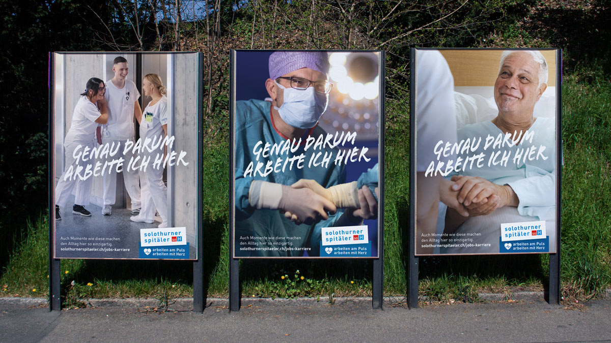 Drei Plakate Hochformat